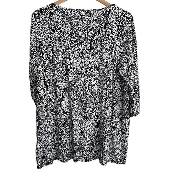 😊3/$30 Laura Ashley 1X B&W paisley tunic top. Buttery soft! - Picture 4 of 9